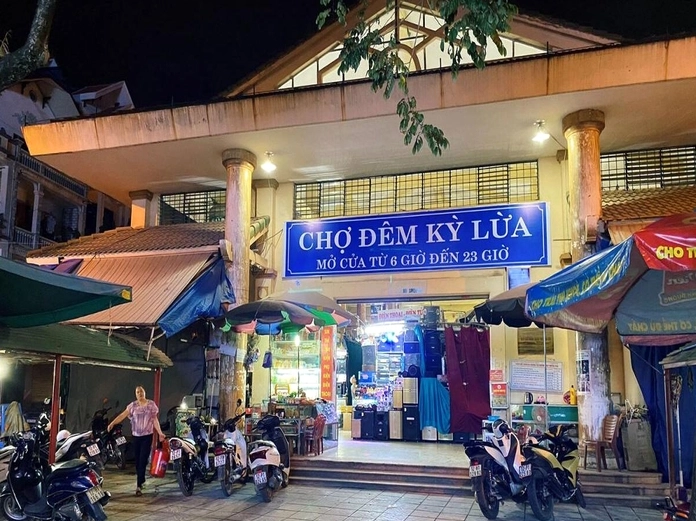 Khung cảnh nhộn nhịp tại Chợ Kỳ Lừa