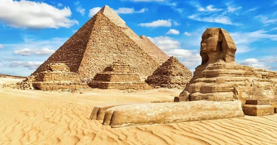 Kim Tự Tháp Khafre với phần đỉnh còn nguyên vẹn