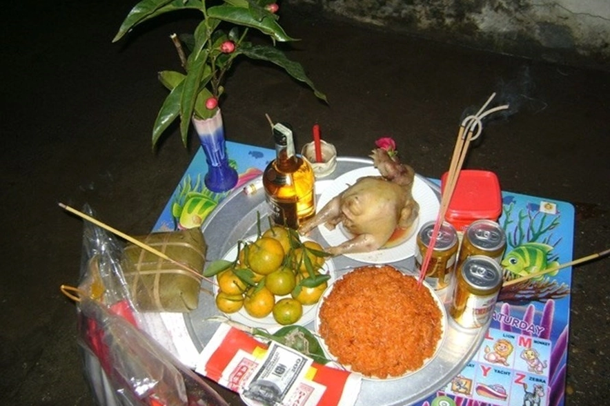 Mâm cúng giao thừa ngoài trời