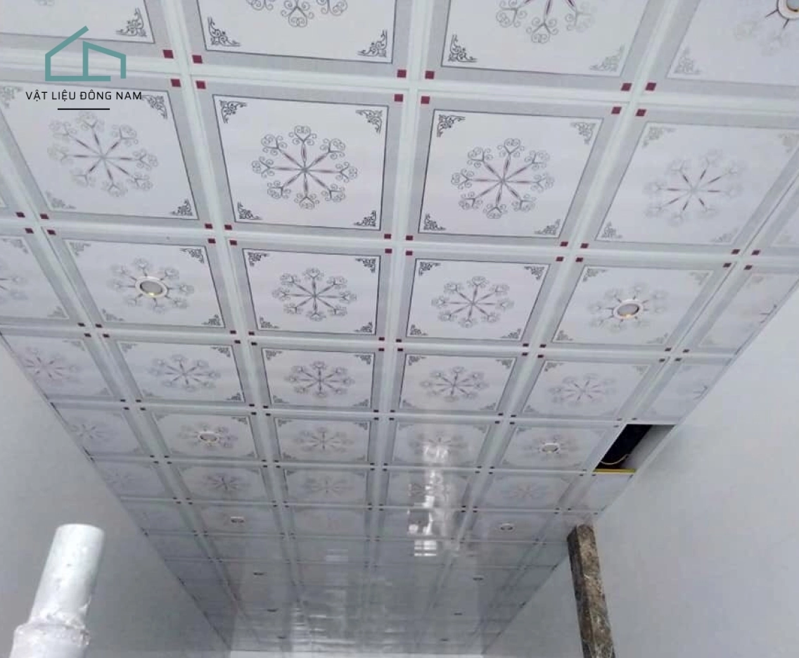 Mẫu la phông nhựa được lắp đặt hoàn thiện