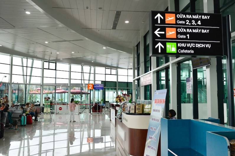 Máy bay cất cánh tại Sân bay Phù Cát