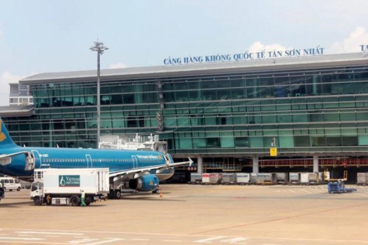 Máy bay cất cánh tại Sân bay Tân Sơn Nhất