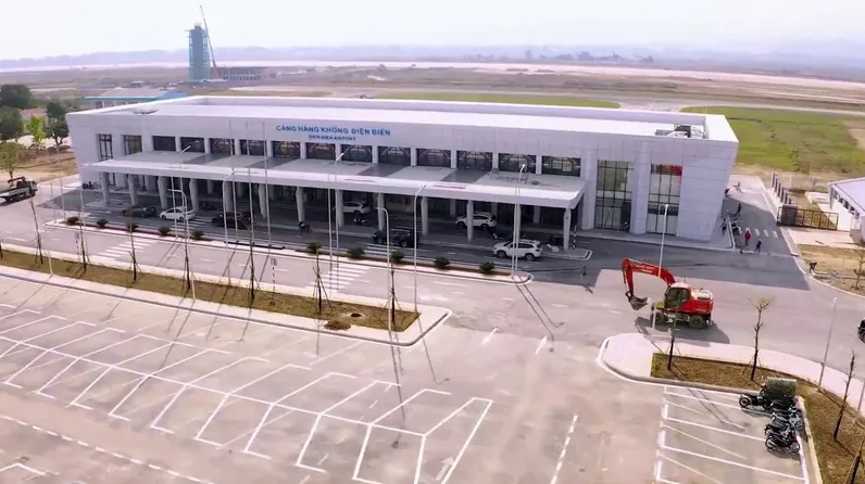 Máy bay chuẩn bị cất cánh tại Sân bay Điện Biên