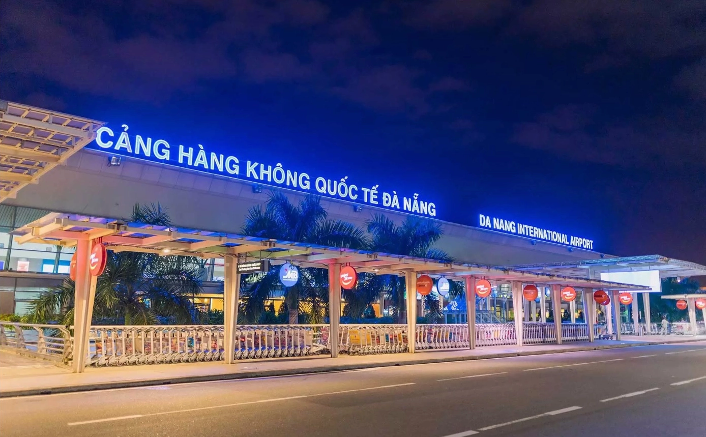 Máy bay hạ cánh tại Sân bay Đà Nẵng