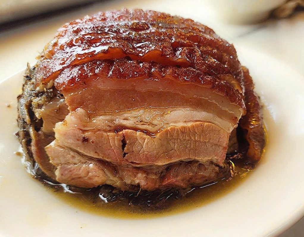 Miếng Khau Nhục vàng giòn hấp dẫn sau khi chiên