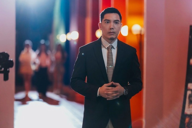 Minh Beta biểu diễn trên sân khấu lớn