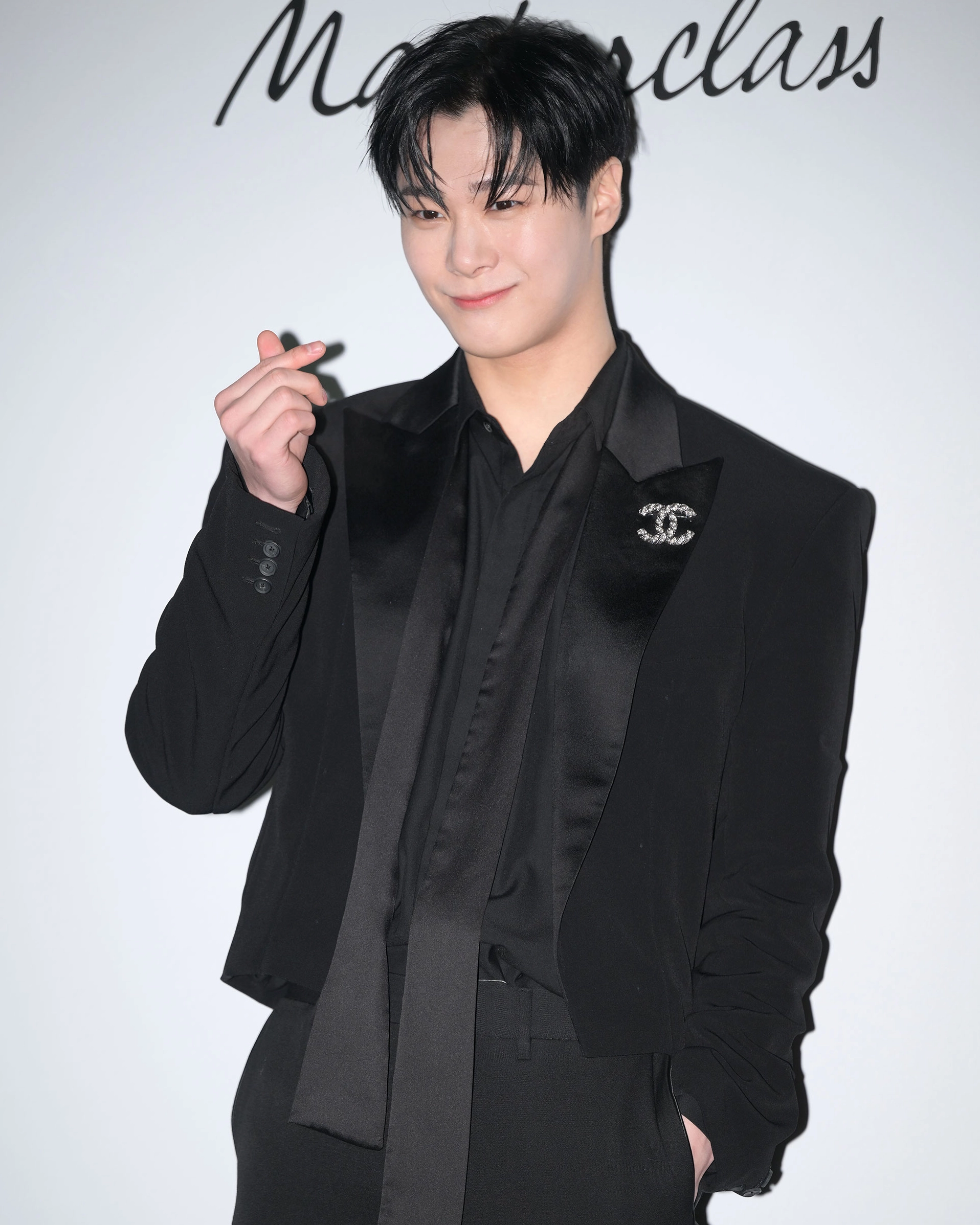 moonbin-astro-cuoc-oi-su-nghiep-va-di-san-dang-do_478