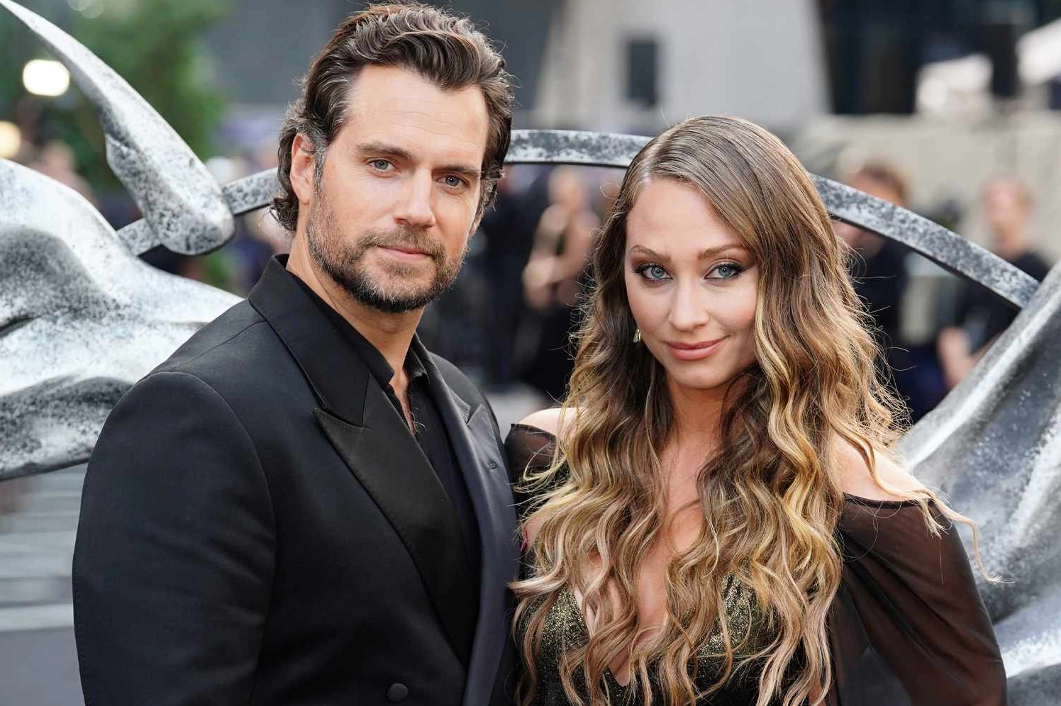 Natalie Viscuso và Henry Cavill tay trong tay
