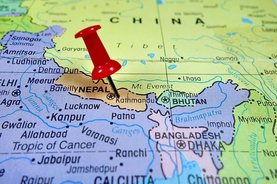 nepal-la-nuoc-nao-kham-pha-vung-at-linh-thieng-giua-long-him_376