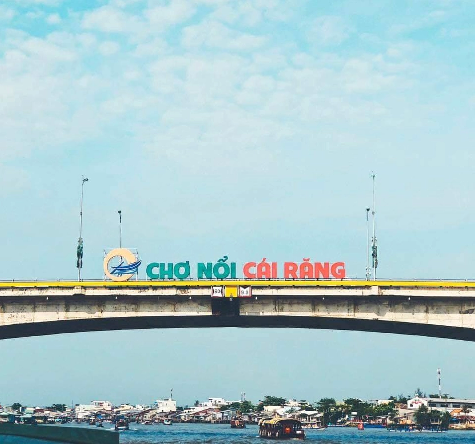 Nét sinh hoạt trên chợ nổi Cái Răng