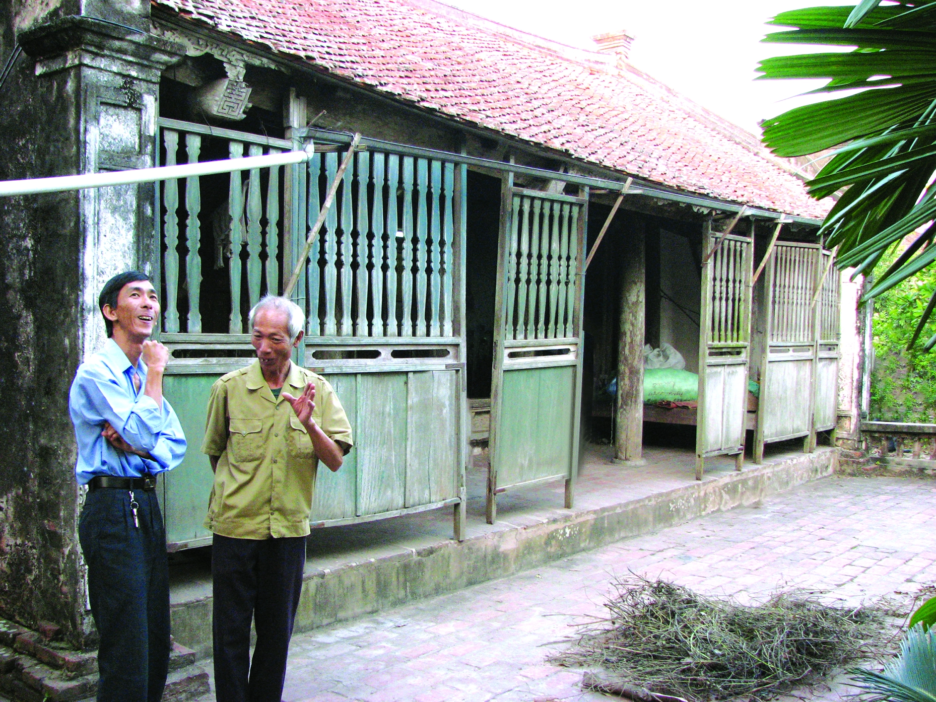 Người dân làng Vũ Đại trong trang phục truyền thống
