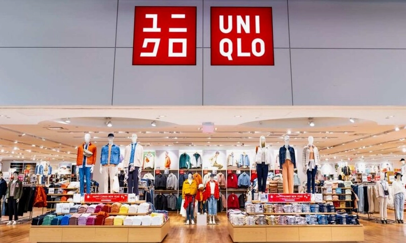 Người mẫu mặc trang phục Uniqlo