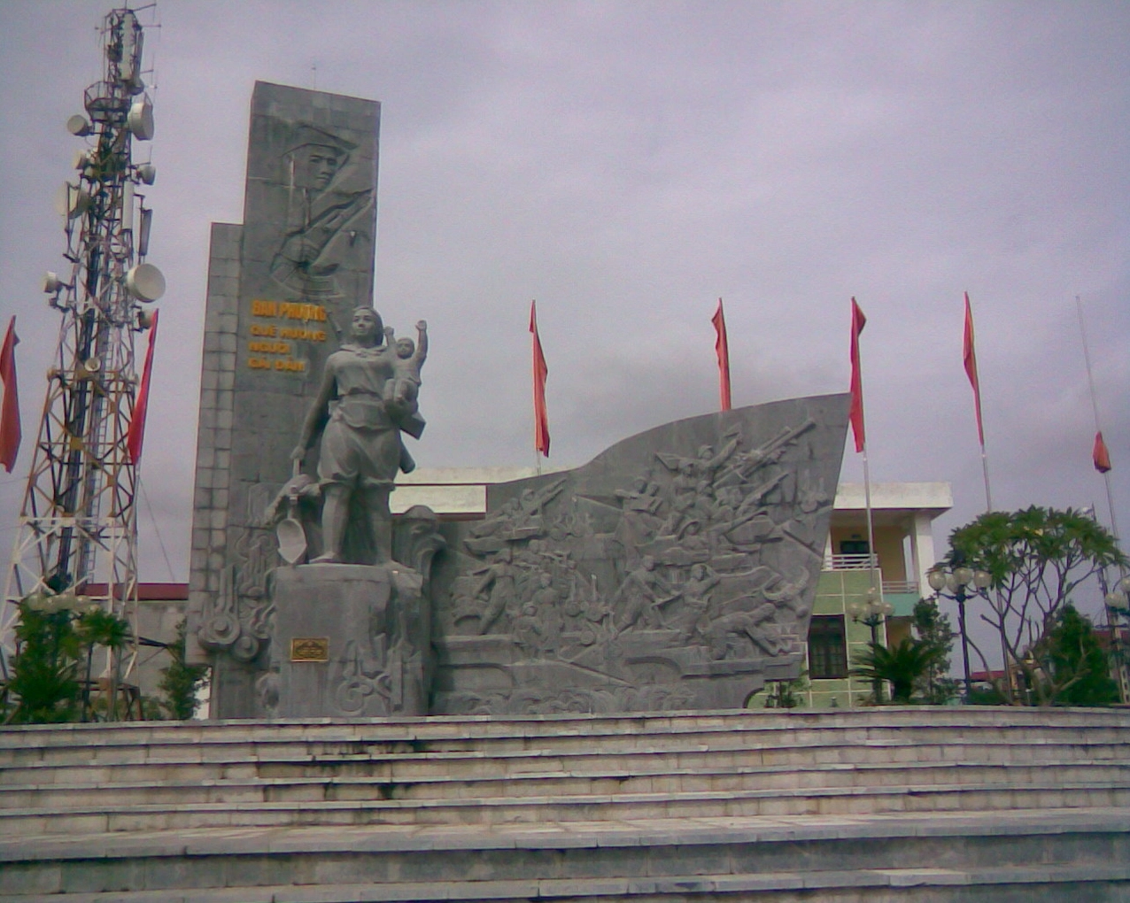 Người Phụ Nữ Đan Phượng