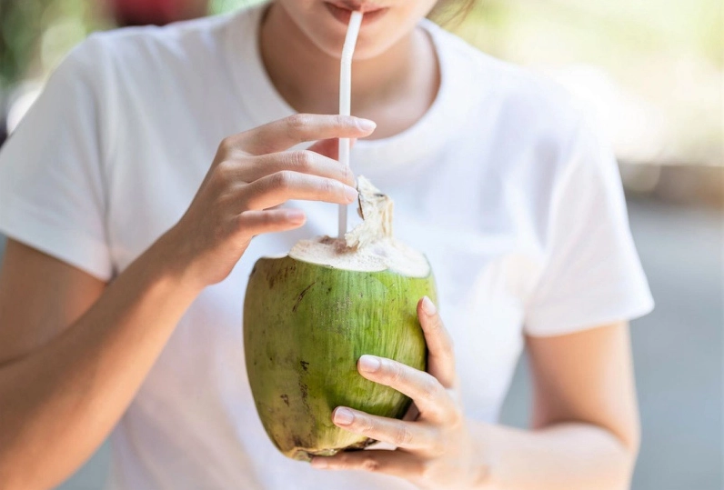 Nước dừa bổ sung điện giải