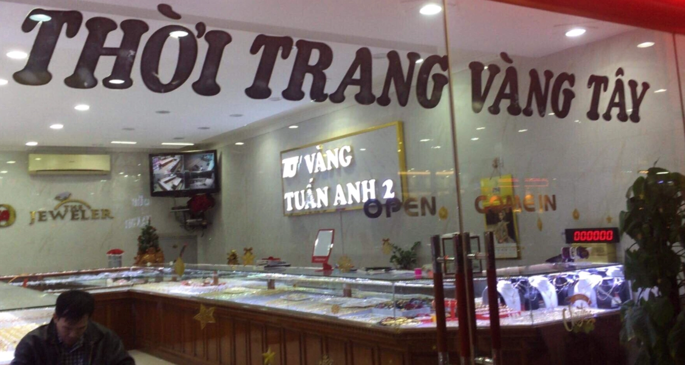 Đống tiền vàng và tiền tệ