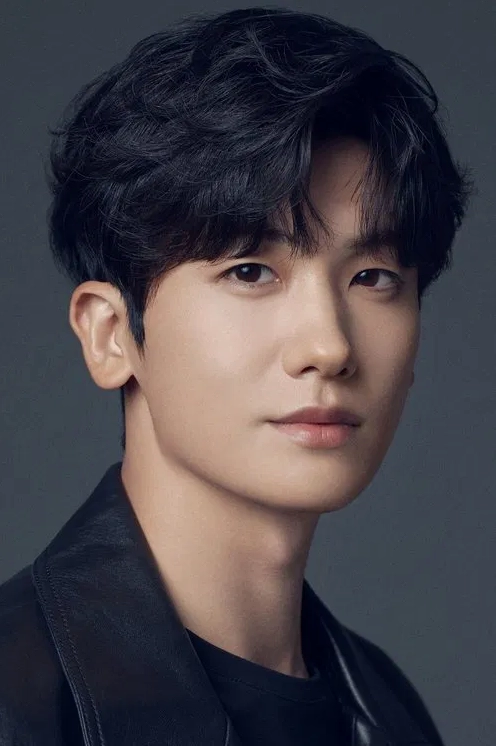 Park Hyung-sik trong một buổi chụp hình