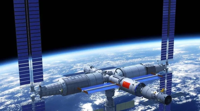 Phi hành gia trên trạm vũ trụ Thiên Cung