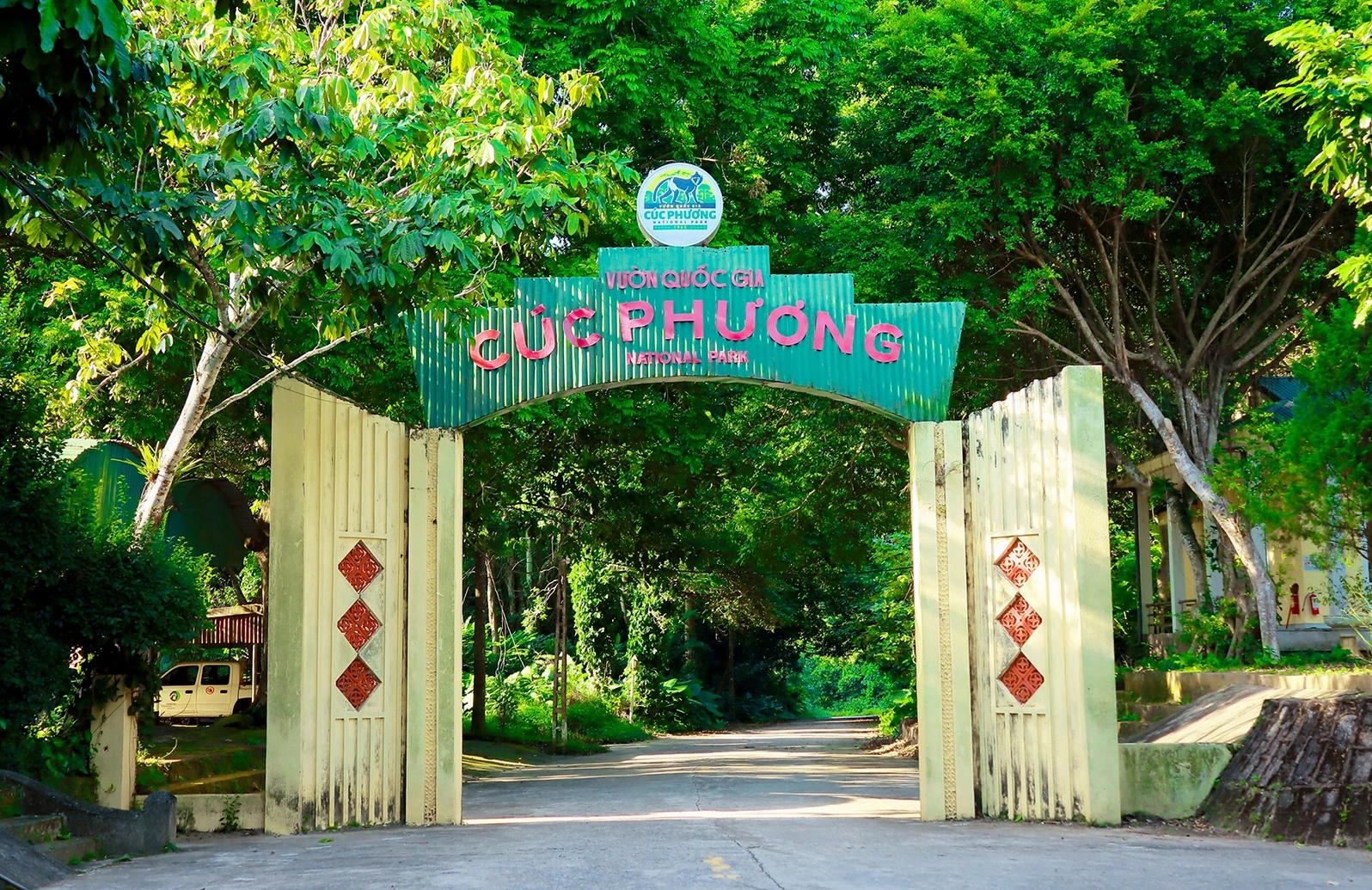 Phong cảnh hồ Yên Quang thơ mộng