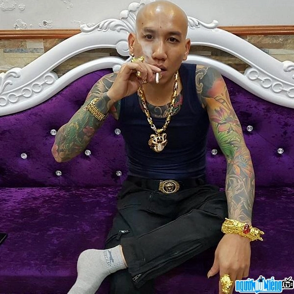 Phú Lê trên mạng xã hội