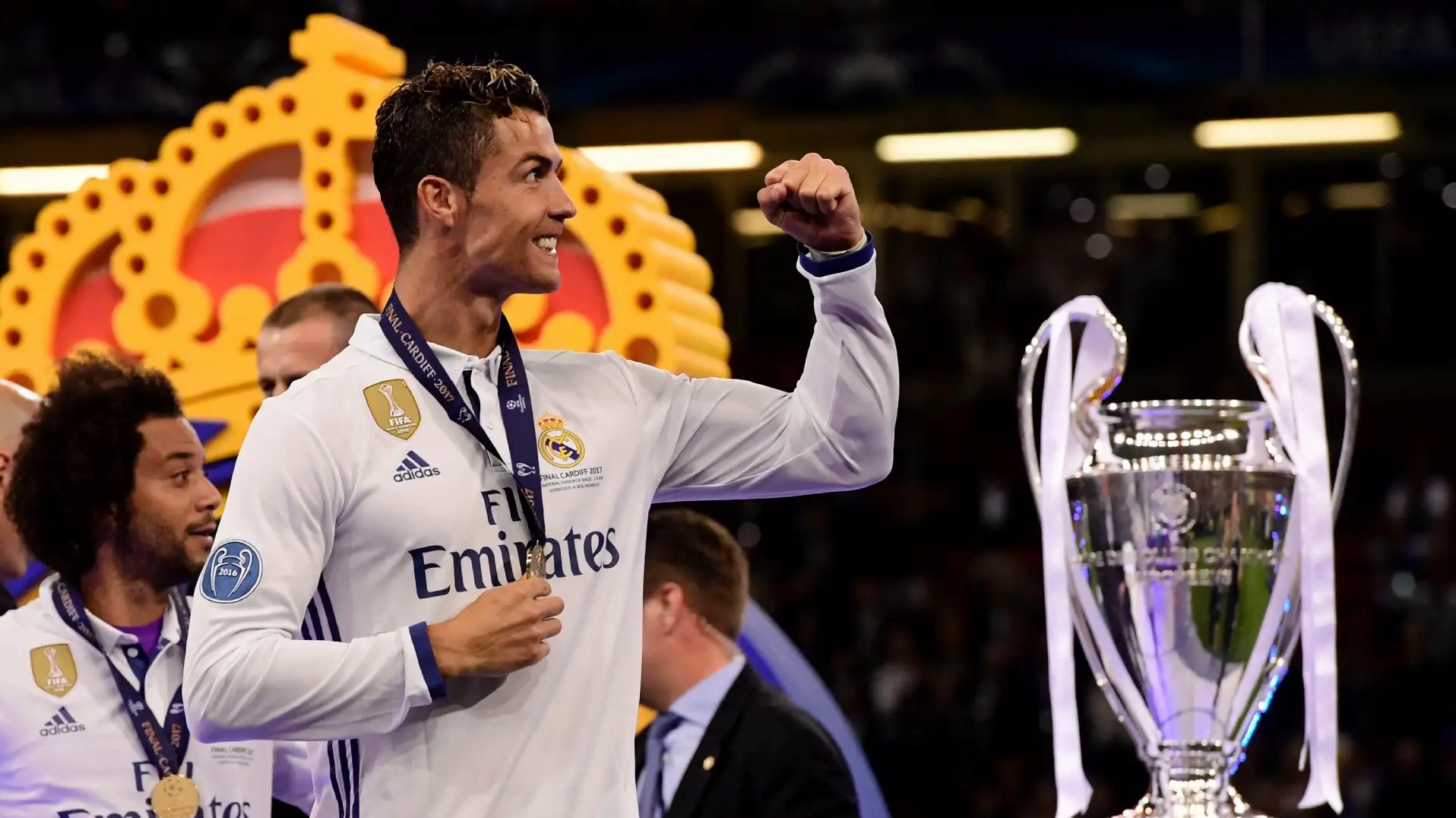 ronaldo-a-gianh-bao-nhieu-champions-league-he-lo-so-danh-hie_935