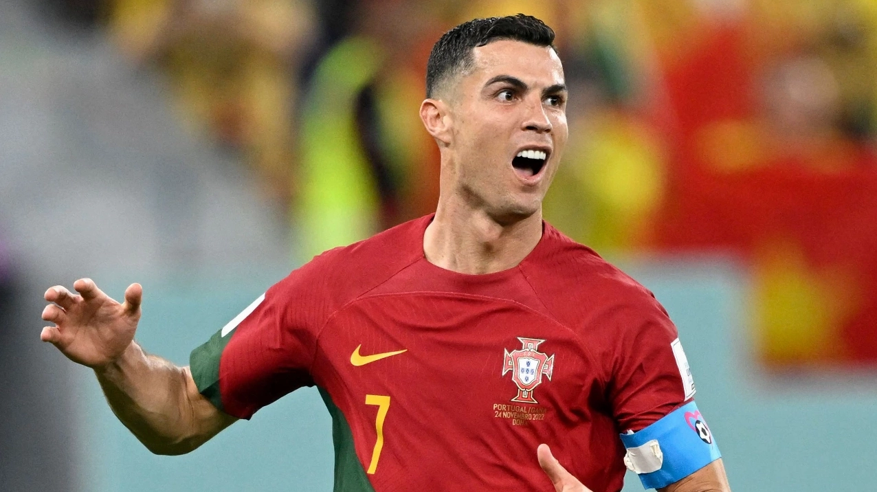 Ronaldo thi đấu cho Al Nassr