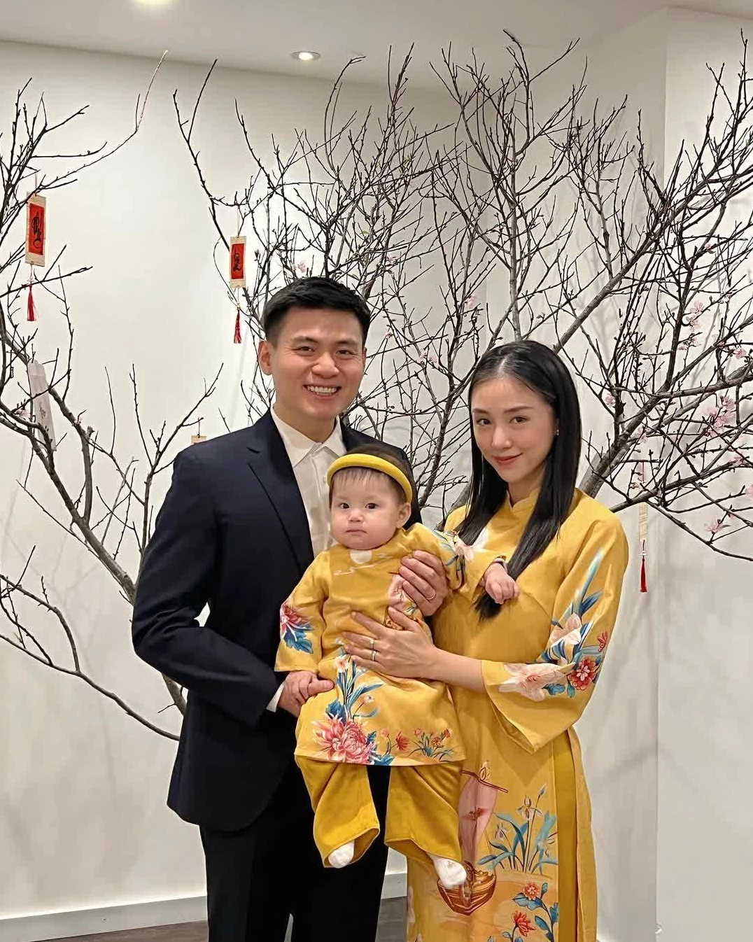 Salim bên con trai Pam Yêu Ơi