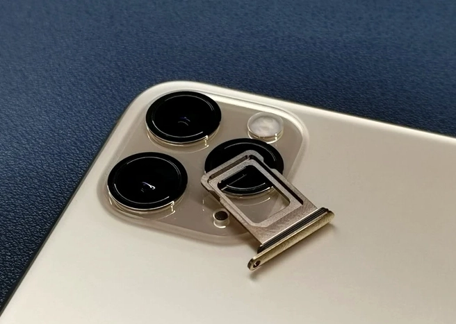 So sánh iPhone 1 SIM và 2 SIM