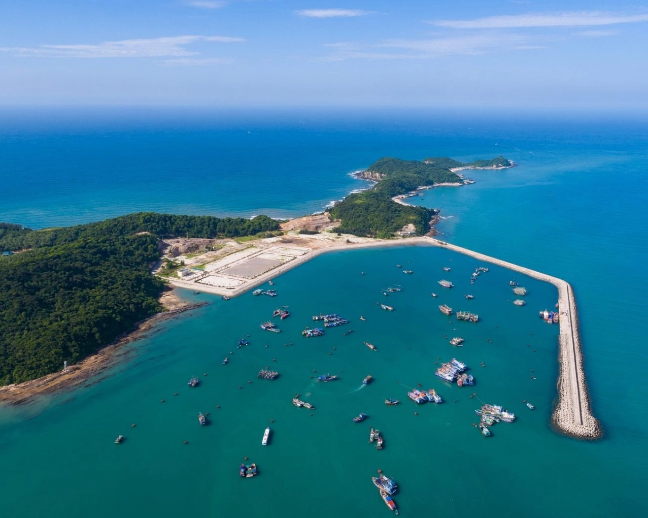 Tàu cao tốc ra đảo Cô Tô