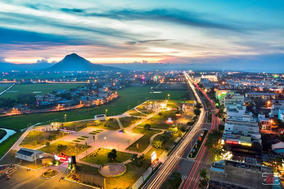 Thành phố Tuy Hòa về đêm rực rỡ ánh đèn