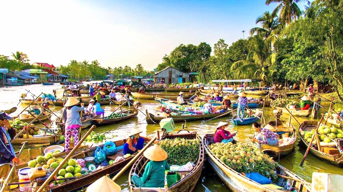 Thuyền bán đồ ăn sáng tại chợ nổi Cái Răng