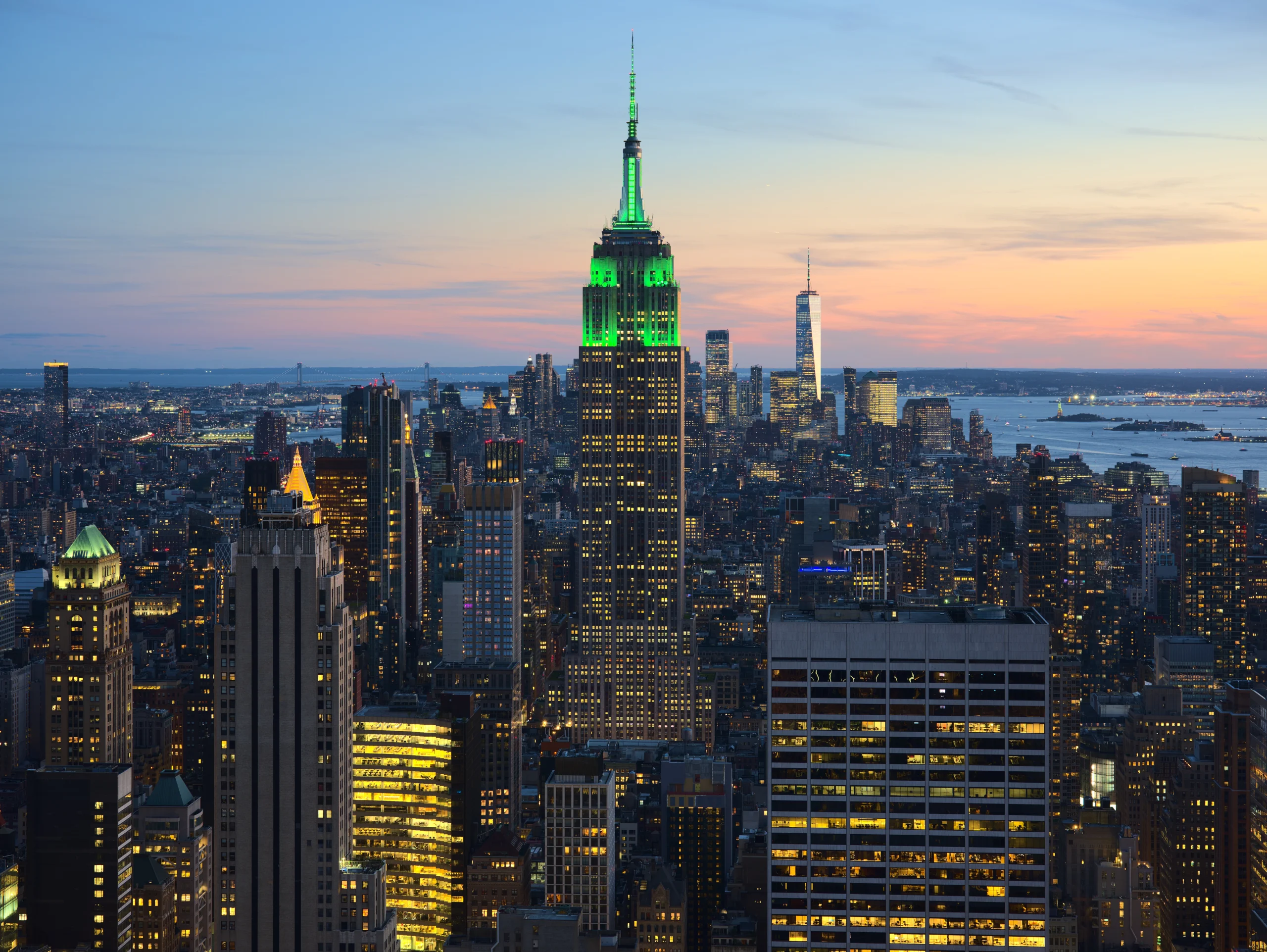 Tòa nhà Empire State nhìn từ Rockefeller Center