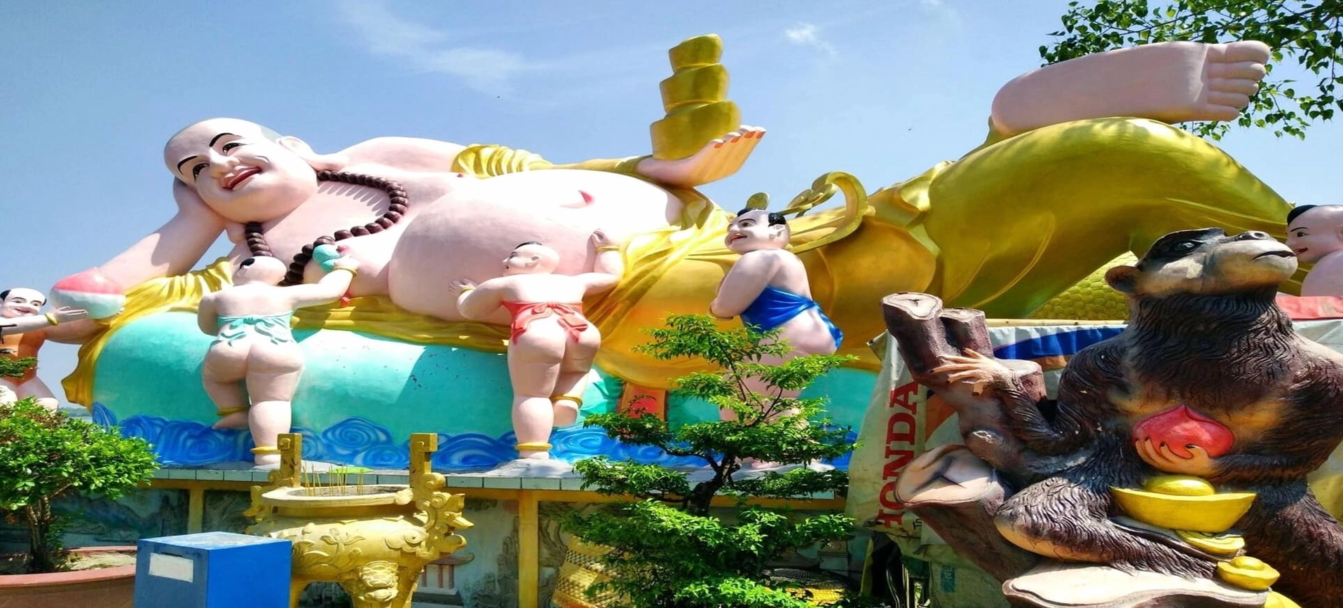 Toàn cảnh Chùa Bà Châu Đốc 3 với kiến trúc ấn tượng