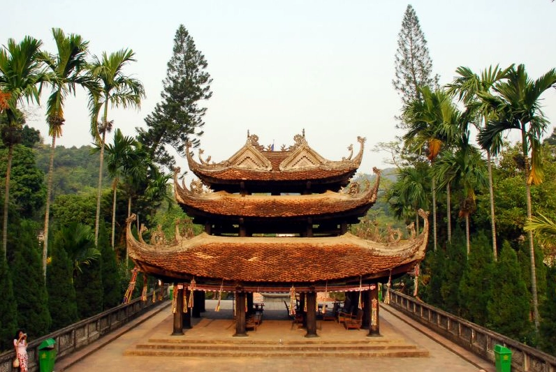 Toàn cảnh Chùa Hương nhìn từ xa
