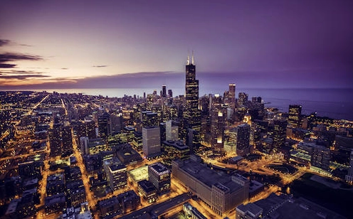 Toàn cảnh thành phố Chicago với các tòa nhà cao tầng và hồ Michigan