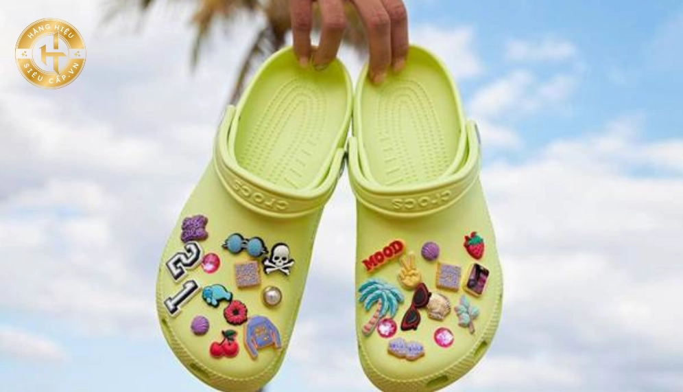 Tổng hợp các cách phối đồ sành điệu với giày Crocs