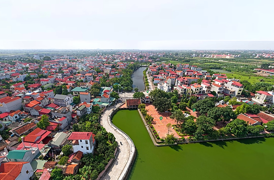 Trang phục áo dài cách điệu với họa tiết Đan Phượng