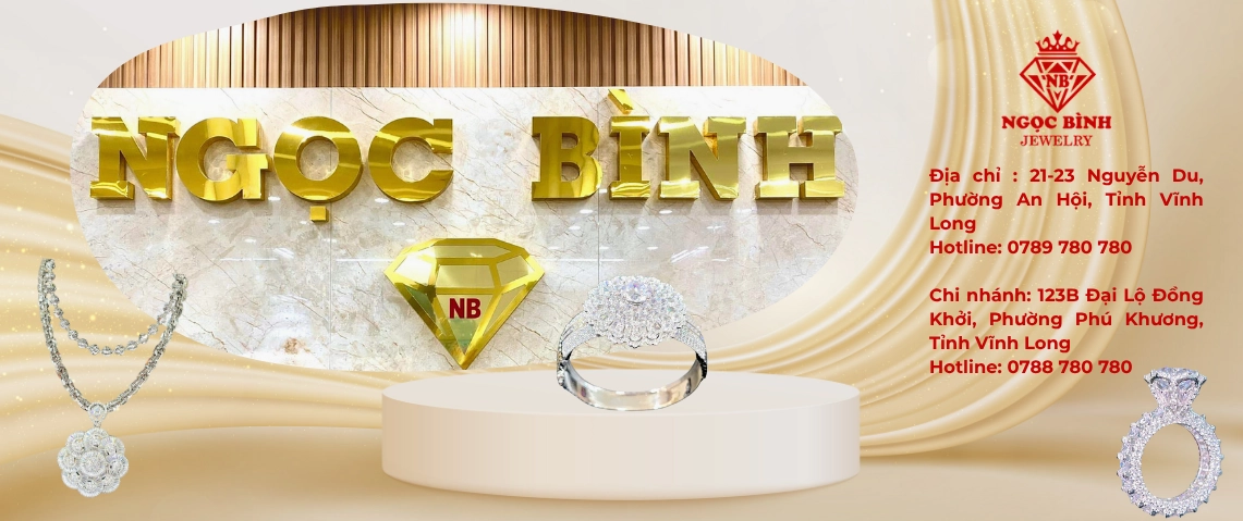 Trang sức vàng trắng tinh xảo tại tiệm vàng Ngọc Bình