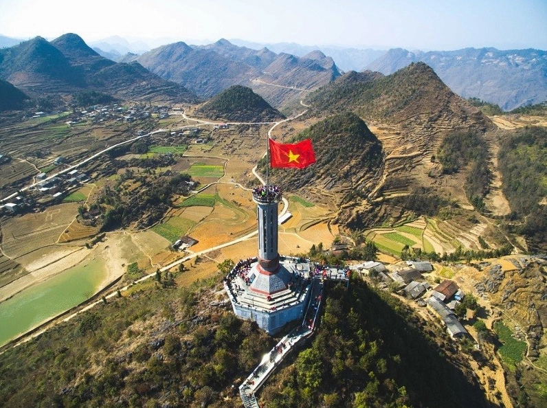 Đường đèo uốn lượn trên Cao nguyên đá Đồng Văn