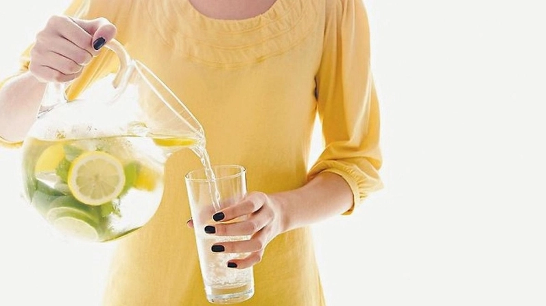 Uống nước chanh thay thế đồ uống có hại