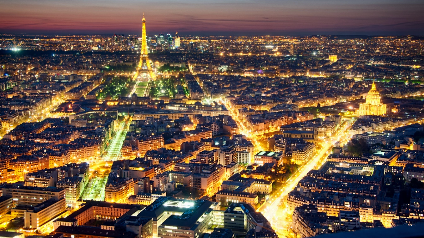 Đường phố Paris lung linh về đêm