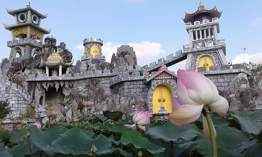 Vẻ đẹp thiên nhiên hài hòa tại chùa La Hán
