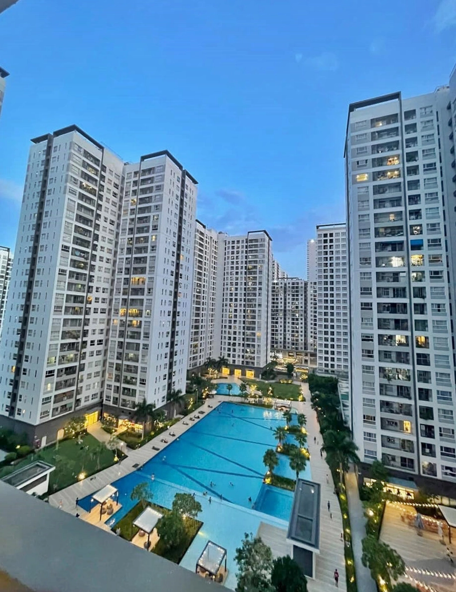 View nội khu và hồ bơi Sunrise Riverside