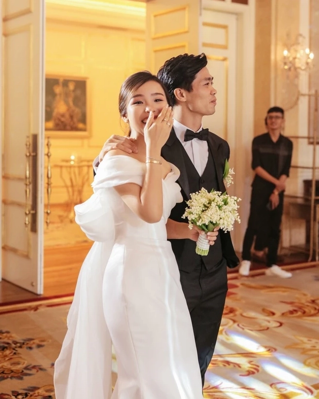 Vợ chồng Công Phượng và Viên Minh hạnh phúc bên nhau.