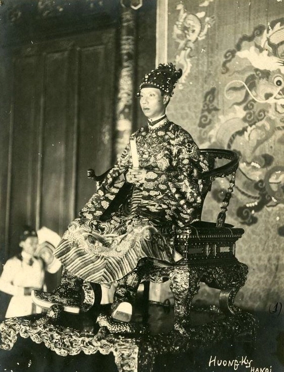 vua-khai-inh-cuoc-oi-trieu-ai-va-di-san-cua-vi-hoang-e-gay-t_675