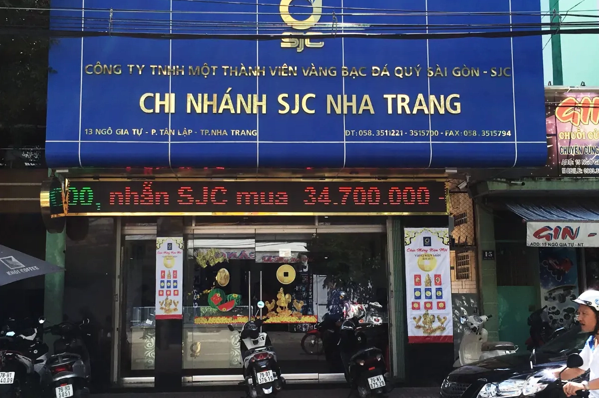 Biển hiệu tiệm vàng SJC minh họa sự uy tín