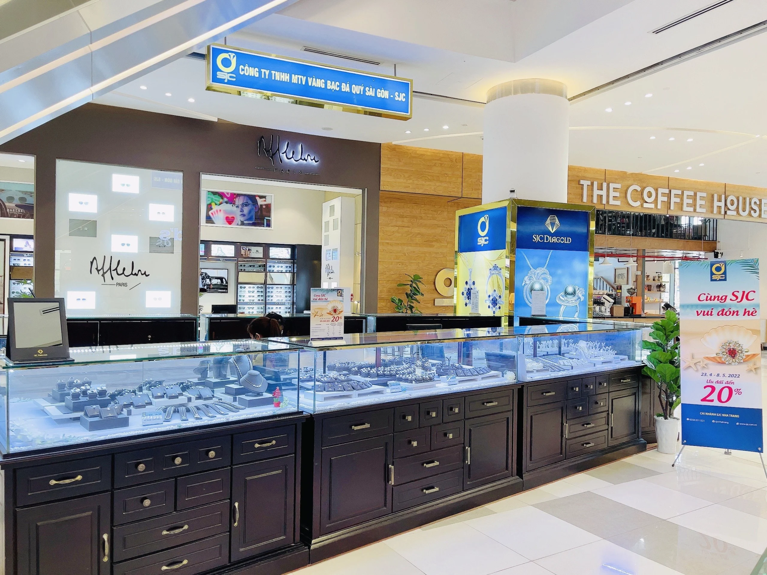 Biển Nha Trang và hình ảnh vàng SJC