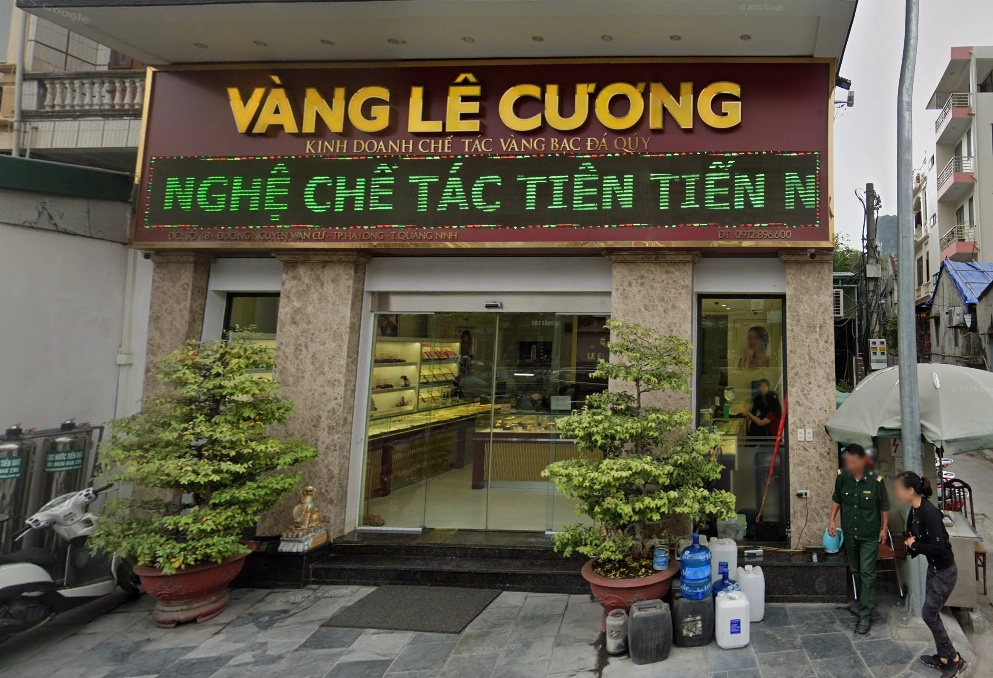 Biểu tượng vàng và biểu đồ tăng trưởng