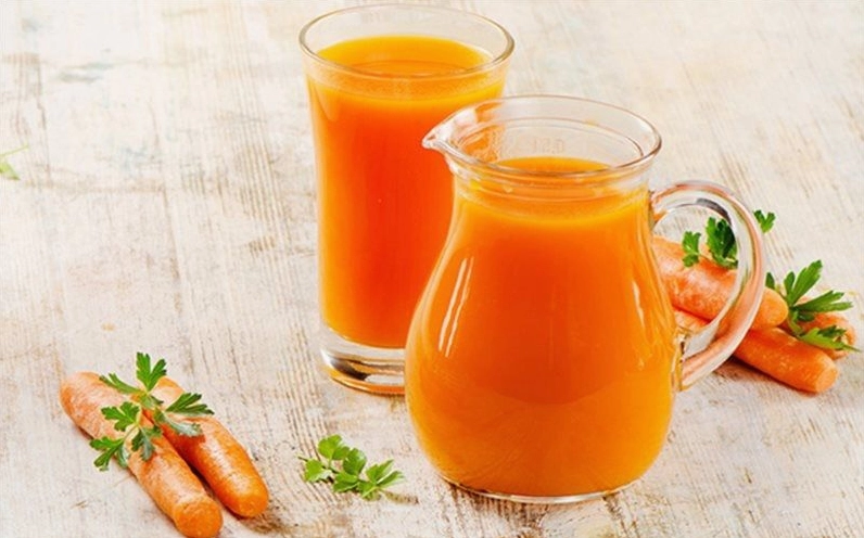 Cà rốt tươi và nước ép