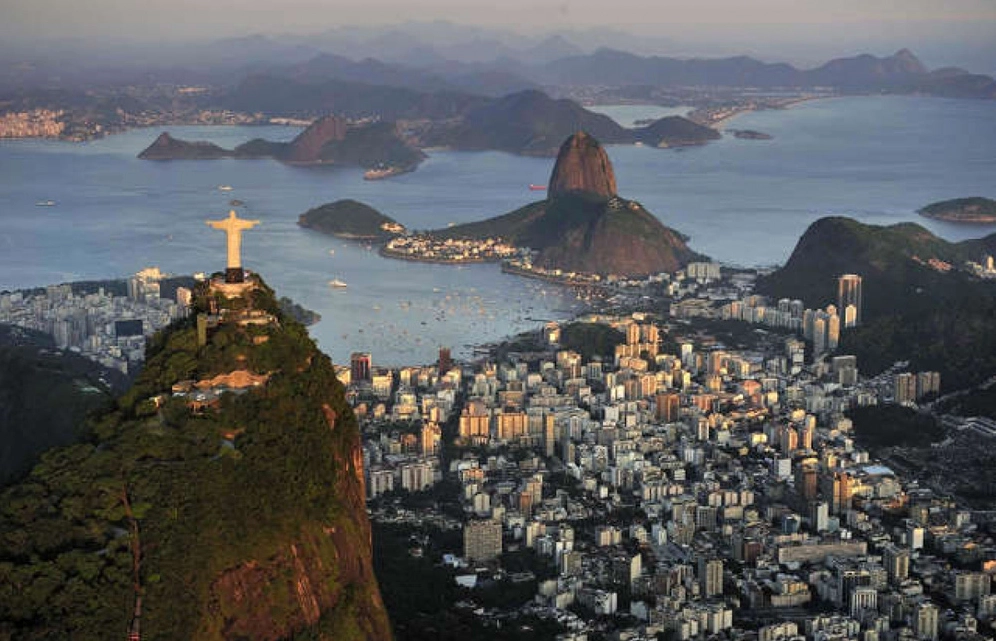 Cảnh biển thơ mộng ở Rio de Janeiro