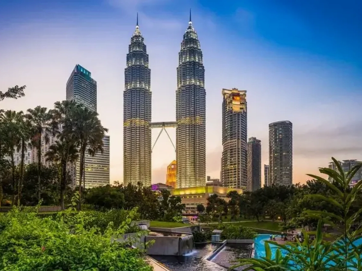 Cảnh nhộn nhịp tại trung tâm mua sắm ở Kuala Lumpur